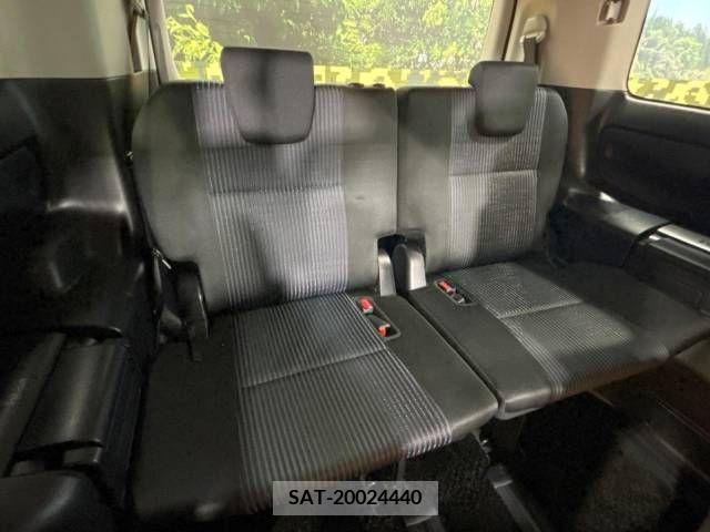 Toyota VOXY 2017-02 321525-9