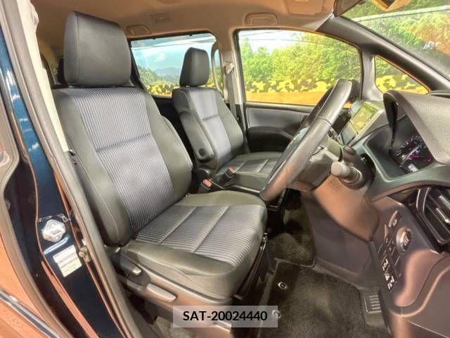 Toyota VOXY 2017-02 321525-7