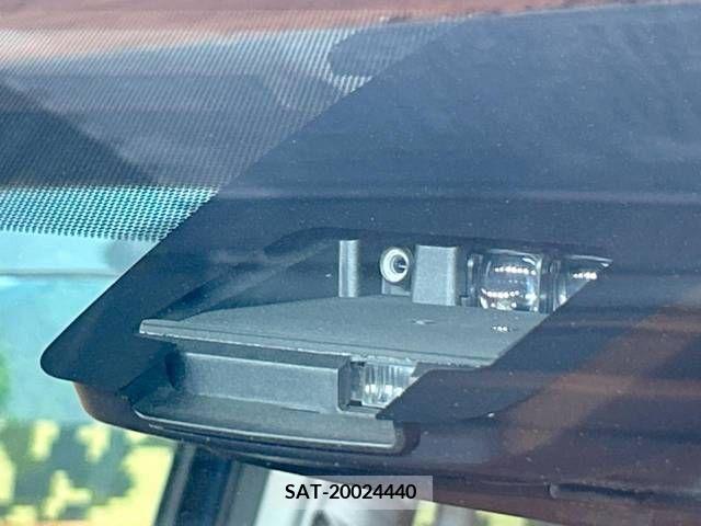 Toyota VOXY 2017-02 321525-6