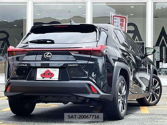 Lexus UX 2022-01 313515-2