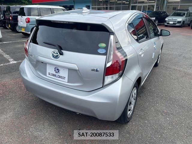 Toyota AQUA 2017-03 260143-11