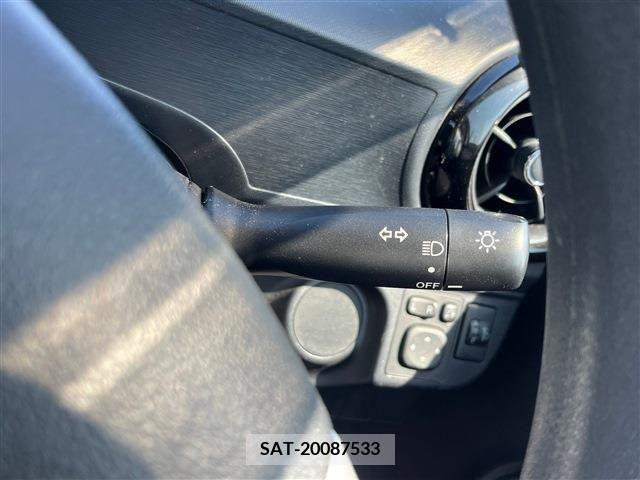 Toyota AQUA 2017-03 260143-21