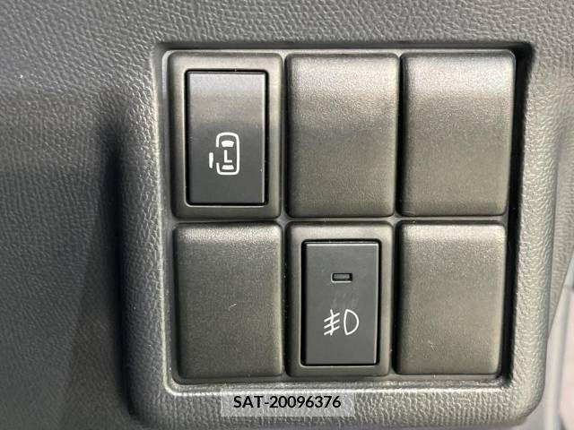 Nissan ROOX 2011-04 251282-2