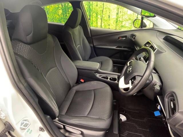 Toyota PRIUS 2017-01 28740-8