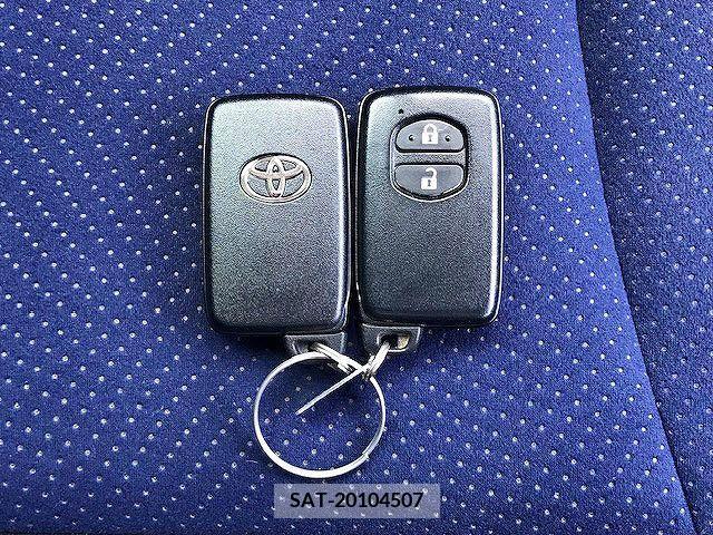 Toyota PRIUS 2013-04 281783-21