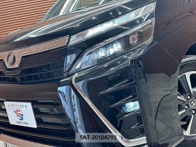 Toyota VOXY 2019-04 332163-19