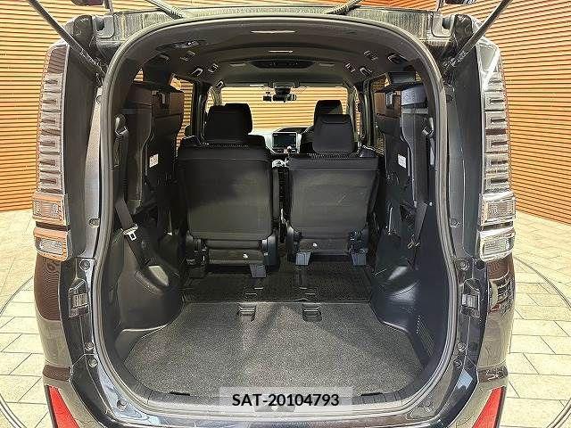 Toyota VOXY 2019-04 332163-12