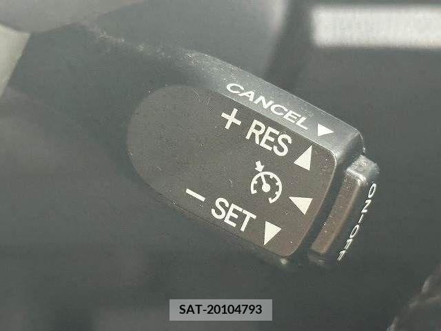 Toyota VOXY 2019-04 332163-9