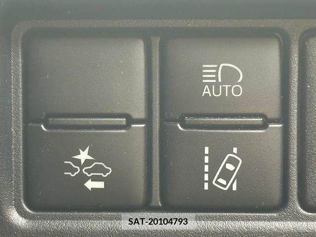 Toyota VOXY 2019-04 332163-7