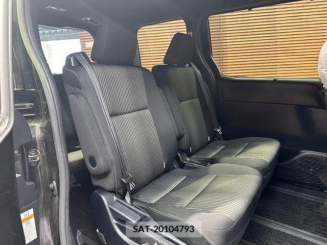 Toyota VOXY 2019-04 332163-5