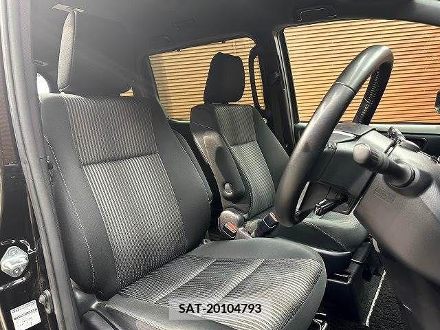 Toyota VOXY 2019-04 332163-4