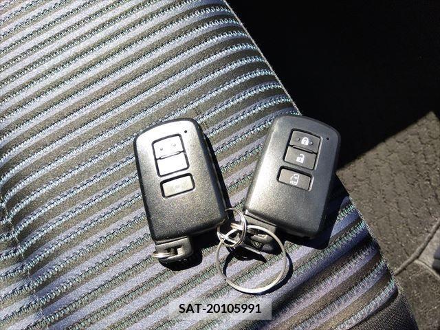 Toyota NOAH 2015-01 365089-25