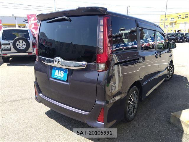 Toyota NOAH 2015-01 365089-2