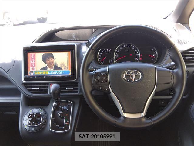 Toyota NOAH 2015-01 365089-1
