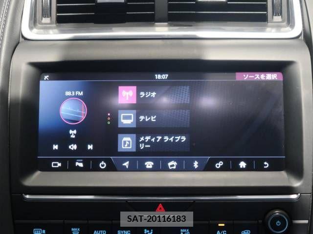 Jaguar E-PACE 2019-05 315766-6