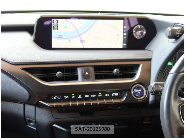 Lexus UX 2019-08 388249-6