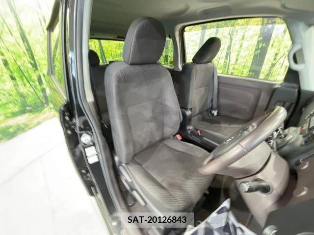 Toyota SPADE 2013-05 313672-8