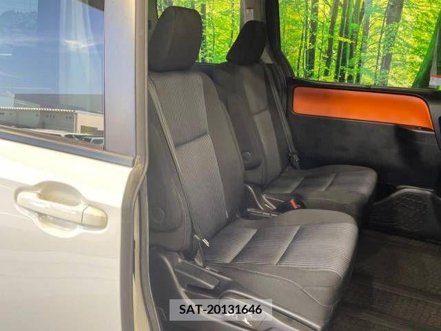 Toyota VOXY 2014-04 348012-9