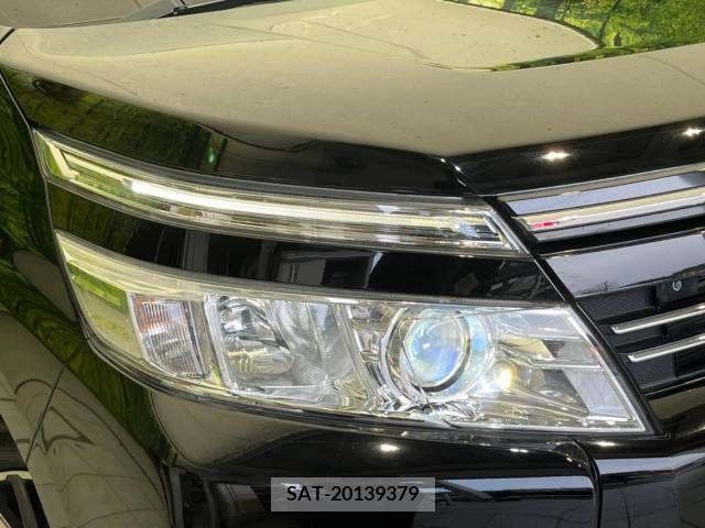 Toyota VOXY 2015-02 220295-13