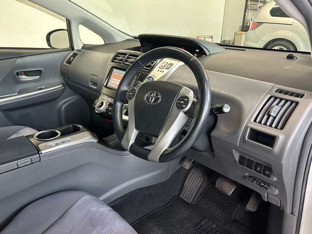 Toyota PRIUS ALPHA 2011-12 191865-17