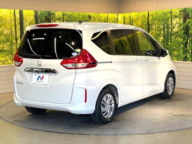 Honda FREED 2020-12 15957-18