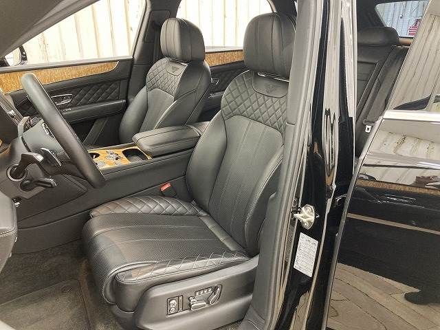 Bentley BENTAYGA 2016-09 22030-5
