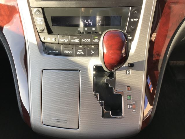 Toyota VELLFIRE 2010-11 193569-21