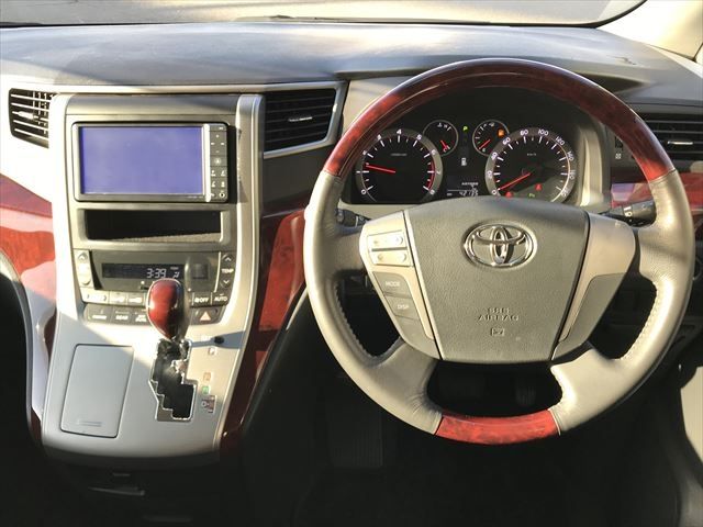Toyota VELLFIRE 2010-11 193569-1