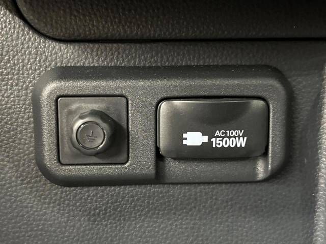 Toyota VOXY HYBRID 2022-09 25165-6