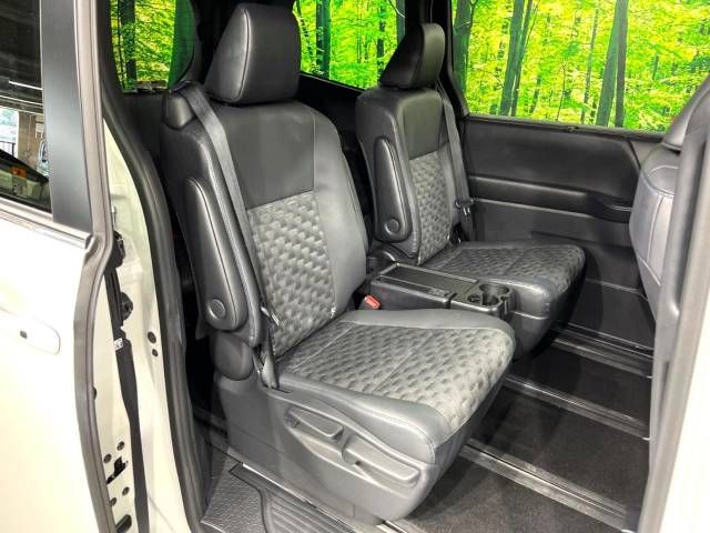 Toyota VOXY HYBRID 2022-09 25165-9