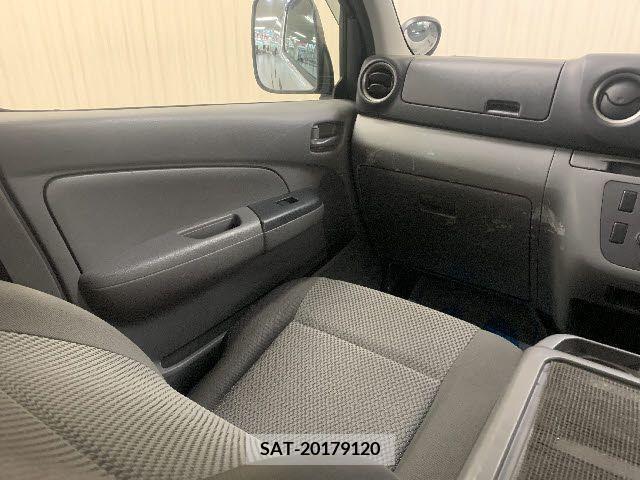 Nissan NV350 Caravan 2019-04 385877-15