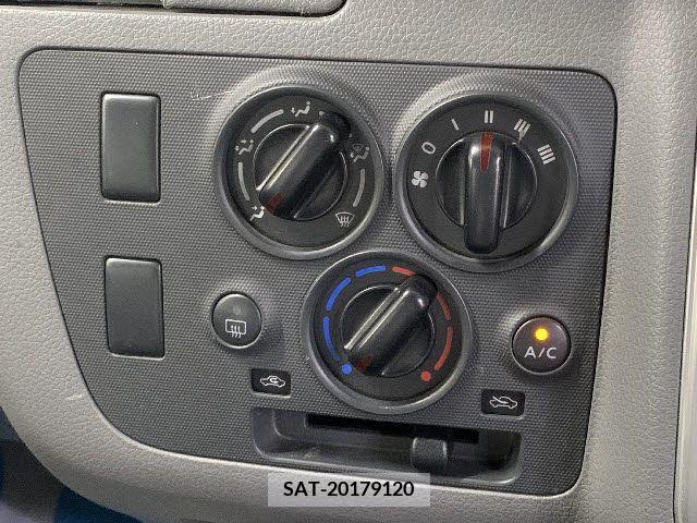 Nissan NV350 Caravan 2019-04 385877-14