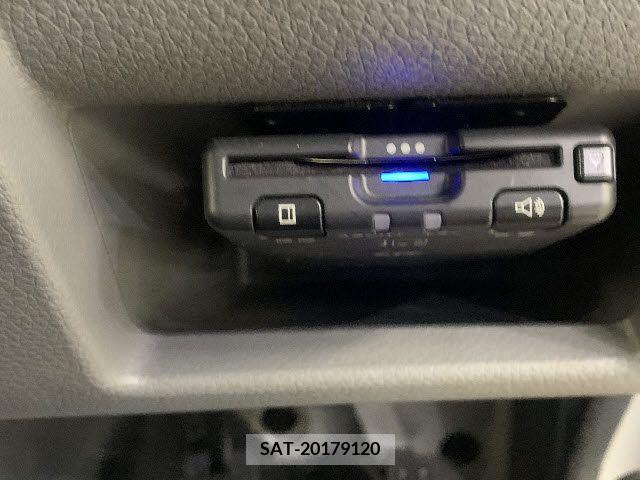 Nissan NV350 Caravan 2019-04 385877-11