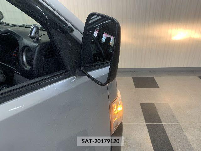 Nissan NV350 Caravan 2019-04 385877-24