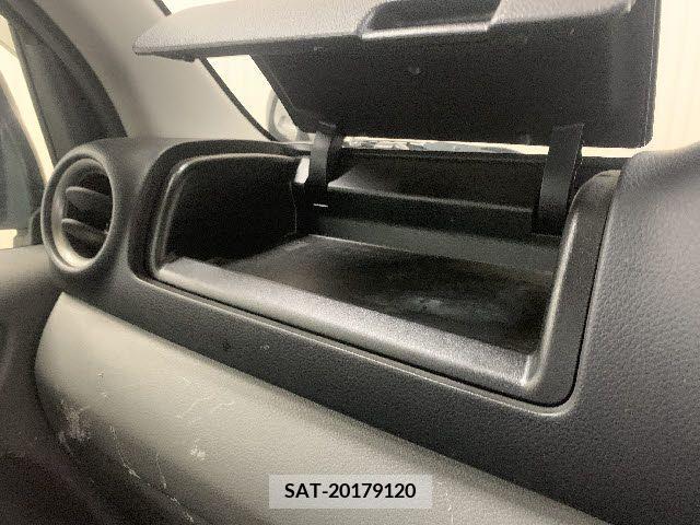 Nissan NV350 Caravan 2019-04 385877-22