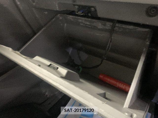 Nissan NV350 Caravan 2019-04 385877-23