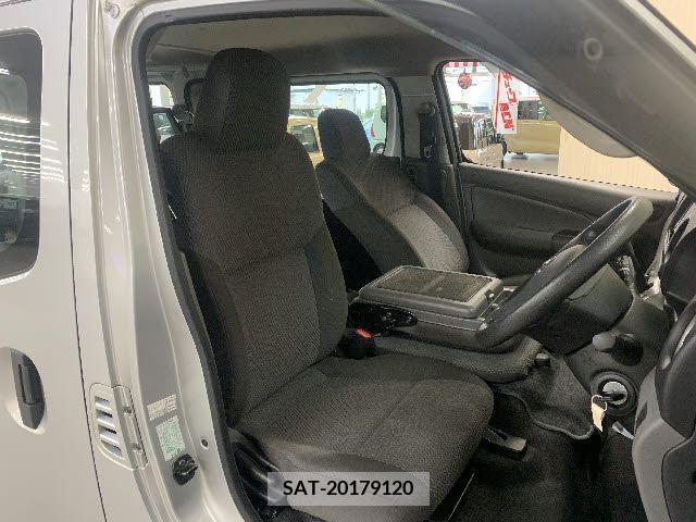 Nissan NV350 Caravan 2019-04 385877-3