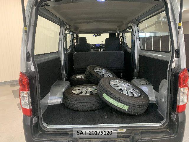 Nissan NV350 Caravan 2019-04 385877-20