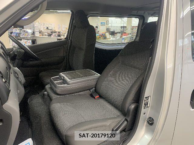 Nissan NV350 Caravan 2019-04 385877-18
