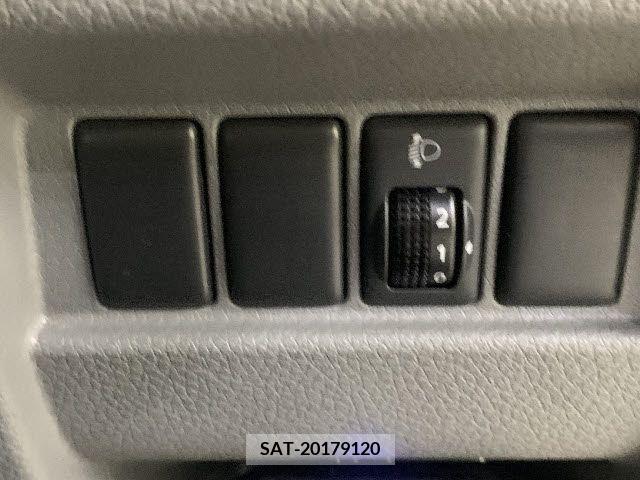 Nissan NV350 Caravan 2019-04 385877-17