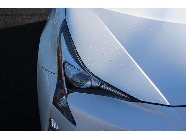 Toyota PRIUS 2017-04 187858-6