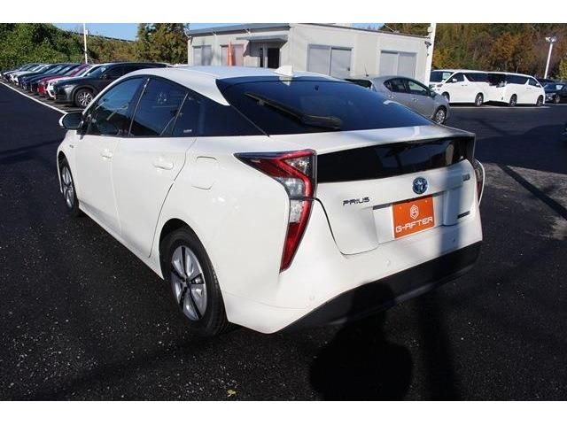Toyota PRIUS 2017-04 187858-5
