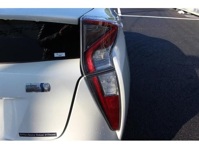 Toyota PRIUS 2017-04 187858-7