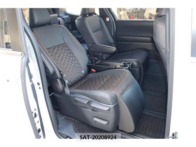 Toyota VOXY HYBRID 2022-06 370565-13