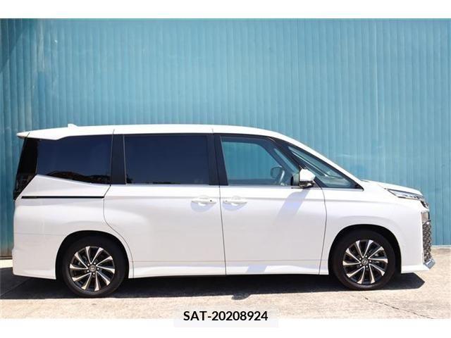 Toyota VOXY HYBRID 2022-06 370565-3