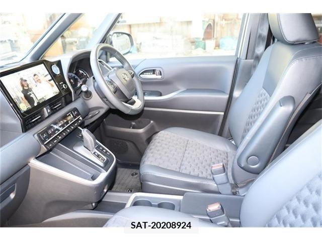 Toyota VOXY HYBRID 2022-06 370565-1