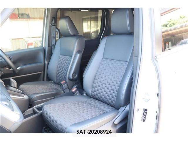 Toyota VOXY HYBRID 2022-06 370565-7