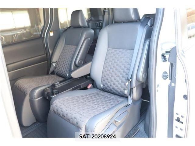 Toyota VOXY HYBRID 2022-06 370565-14