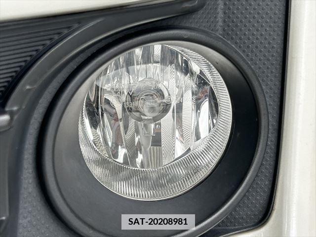 Toyota VOXY HYBRID 2014-07 381749-10