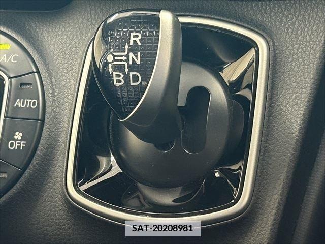Toyota VOXY HYBRID 2014-07 381749-27